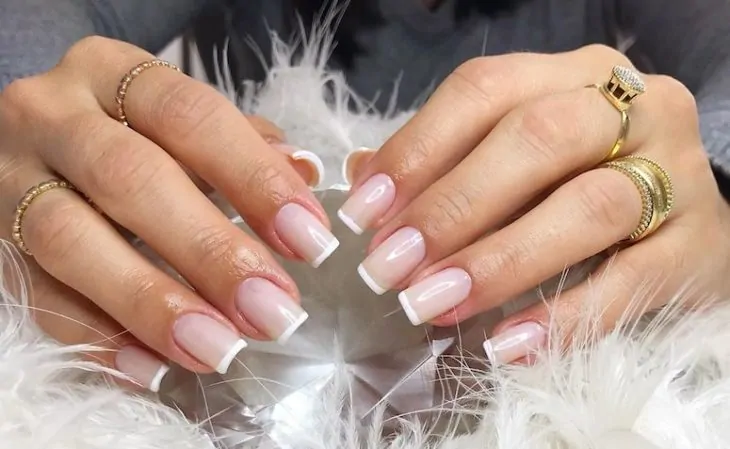 unhas-francesinhas-730x449-1 Unhas Decoradas Lilás 2024: Fotos e Ideias
